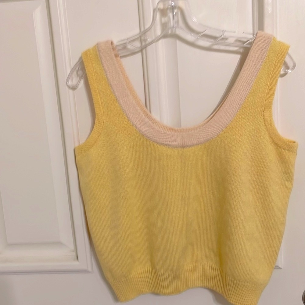 St John sleeveless Sweater top Sz M